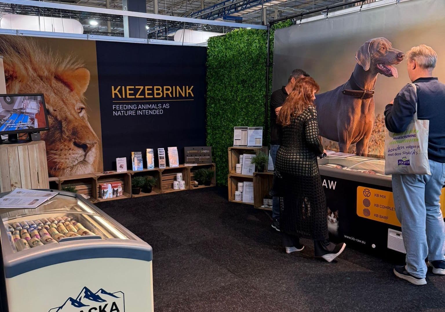 Stand dibevo met bezoekers